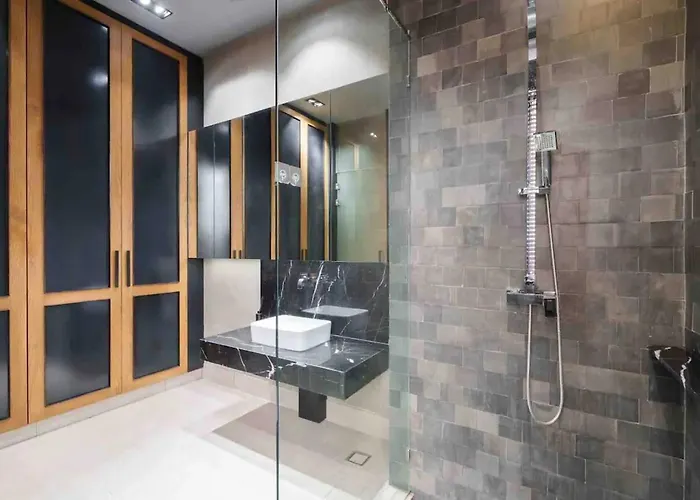 Luxury Modern Pool Jacuzzi 5br Thonglor Villa *