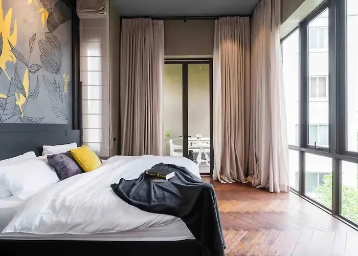 Luxury Modern Pool Jacuzzi 5br Thonglor Villa