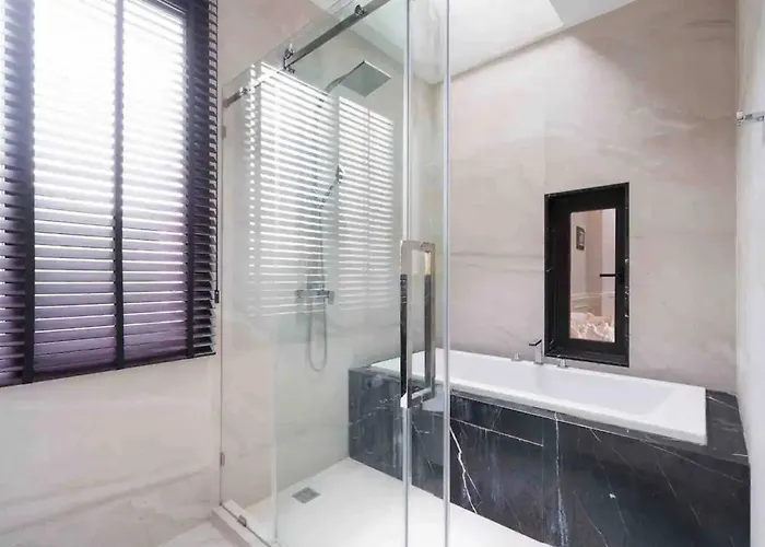 Luxury Modern Pool Jacuzzi 5br Thonglor Villa