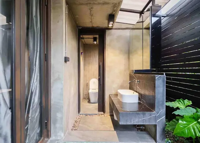 Luxury Modern Pool Jacuzzi 5br Thonglor Bangkok