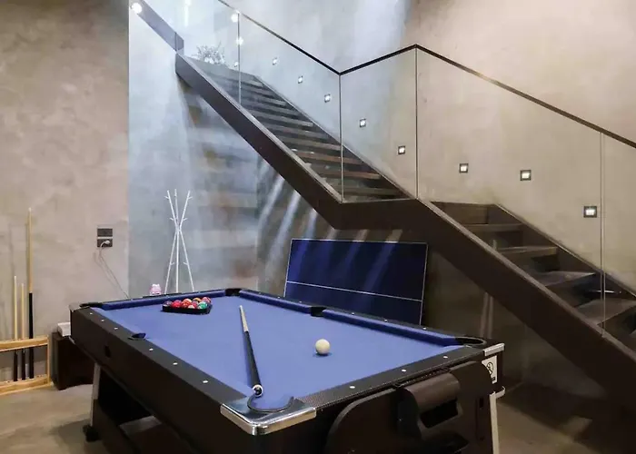 Luxury Modern Pool Jacuzzi 5br Thonglor Villa