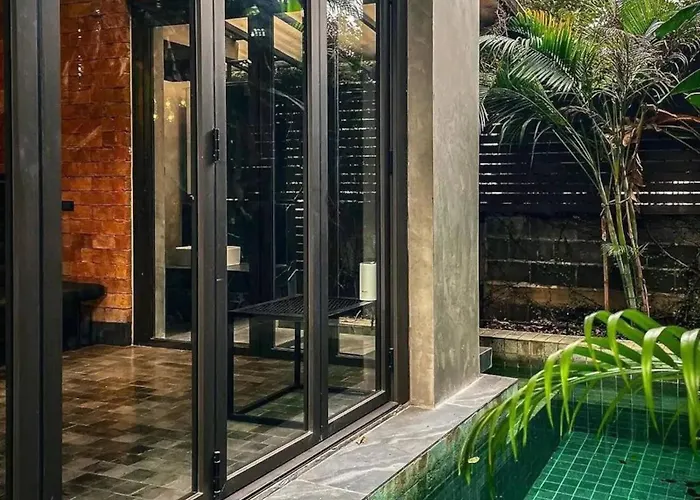 Luxury Modern Pool Jacuzzi 5br Thonglor Villa